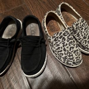 2 pairs Women’s Hey Dudes- size 9